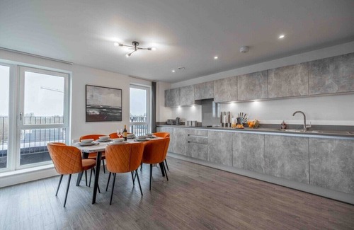 Milton Keynes Apartment | Stunning 3 bed penthouse Central MK, Free parking
