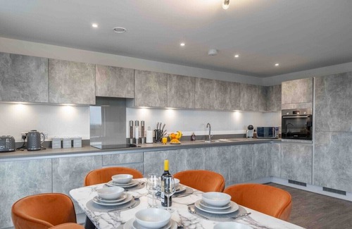 Milton Keynes Apartment | Stunning 3 bed penthouse Central MK, Free parking