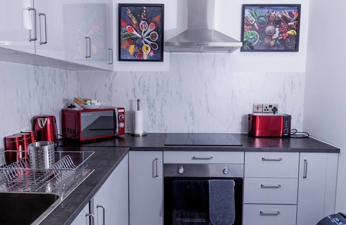 Belfast Apartment | "Stunning 3-Bed Split-Level Apartment with Modern Amenities!"