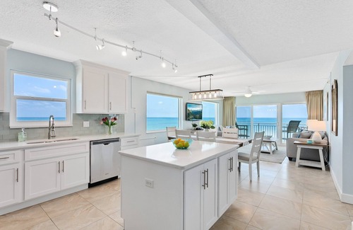 Satellite Beach Condo | Stunning 3-Bed Penthouse with Panoramic Ocean Views & Hot Tub 🌊