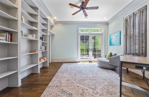 Midtown House | Stunning 3 bedroom 4500 sf family and pet friendly house near Piedmont Park