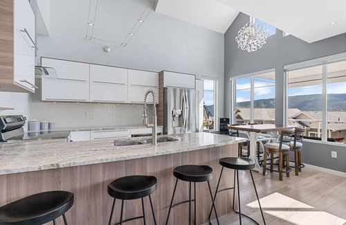Central Okanagan Cottage | Stunning 3-Bedroom Cottage at La Casa Resort- Perfect for a Fun Relaxing Getaway