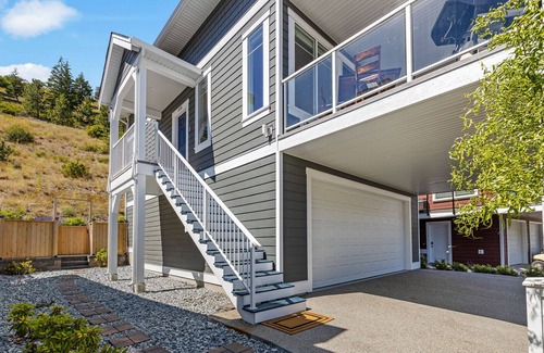 Central Okanagan Cottage | Stunning 3-Bedroom Cottage at La Casa Resort- Perfect for a Fun Relaxing Getaway