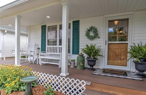 Woodfin House | Stunning 3 Bedroom House in Nature - 10 mins. to city center