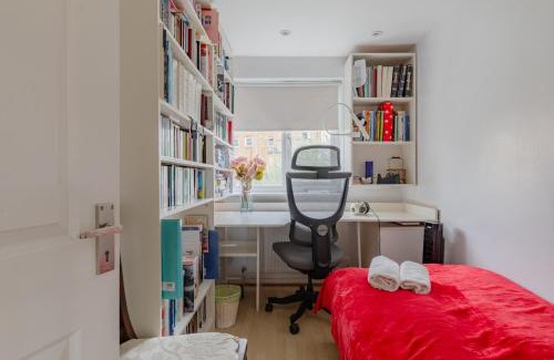 Shaftesbury House | Stunning 3 Bedroom House with Garden in Battersea