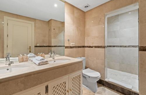 Marbella Apartment | Stunning 3-Bedroom in Alminar de Marbella - RDR456