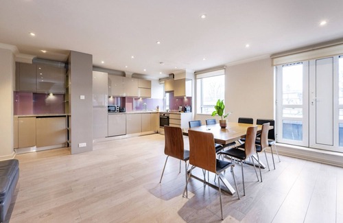 Maida Vale Apartment | Stunning 3-bedroom in the heart of London with parking