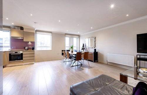 Maida Vale Apartment | Stunning 3-bedroom in the heart of London with parking