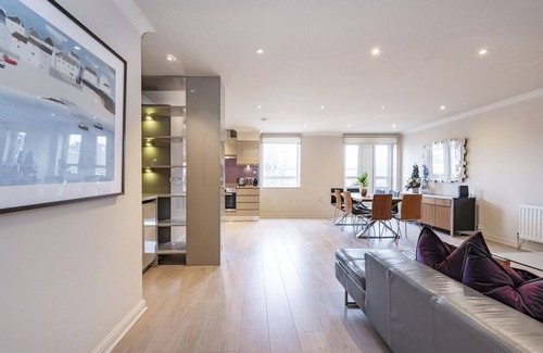 Maida Vale Apartment | Stunning 3-bedroom in the heart of London with parking