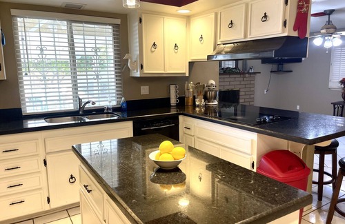 Paradise House | -Stunning 3 Bedroom monthly rental with pool Close to Airport/strip