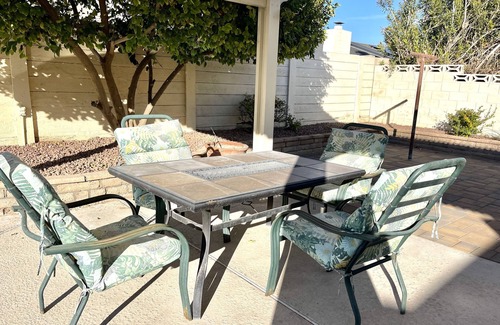 Paradise House | -Stunning 3 Bedroom monthly rental with pool Close to Airport/strip