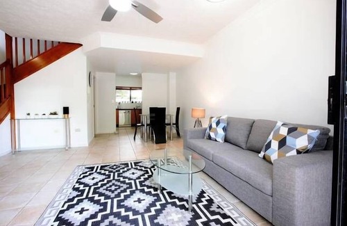 Ascot House | Stunning 3 Bedroom Private Home
