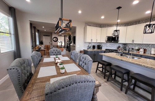 Villago House | Stunning 3 Bedroom Desert Retreat with Pool, Gazebo and Home Gym