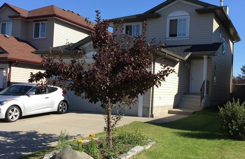 Bridlewood House | Stunning 3 bedrooms house with AC near Spruce Meadows.
