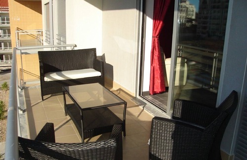 Sao Martinho do Porto Apartment | Stunning 3 BR Sea-View Penthouse (Free Concierge, Games Room, Beach 4 mins)