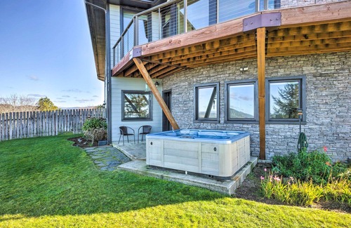 Smith River Apartment | Stunning 360 Ocean Views, Near Redwoods NP!