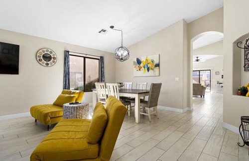 Estrella Vista House | Stunning 3B/2Ba home with FUN backyard