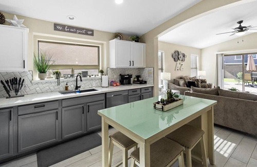 Estrella Vista House | Stunning 3B/2Ba home with FUN backyard