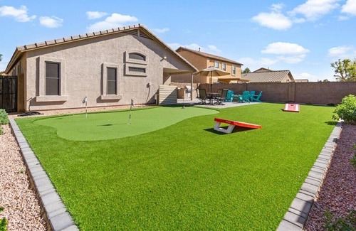 Estrella Vista House | Stunning 3B/2Ba home with FUN backyard