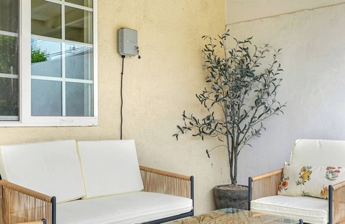 Garden Grove House | Stunning 3bed/2b Family Oasis with Golf Green Near Disney and Beaches