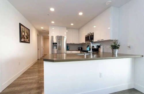 Historic Core Apartment | Stunning 3BR High-Rise Apt with Rooftop Pool, Spa & Rooftop City Skyline Views