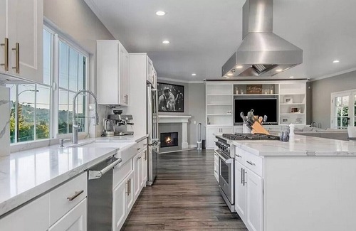 Woodland Hills House | Stunning 4,000+ sqft Multi-Level 5 Bed /5 Bath Home - Amazing Location & Price!