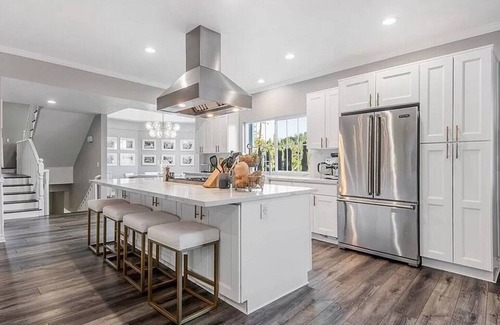 Woodland Hills House | Stunning 4,000+ sqft Multi-Level 5 Bed /5 Bath Home - Amazing Location & Price!