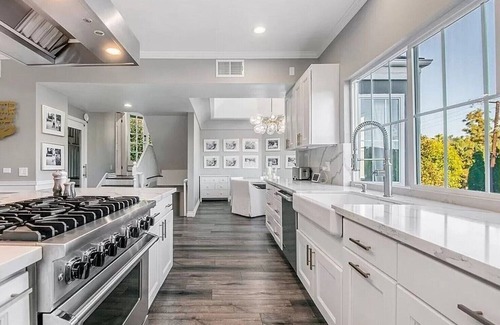 Woodland Hills House | Stunning 4,000+ sqft Multi-Level 5 Bed /5 Bath Home - Amazing Location & Price!