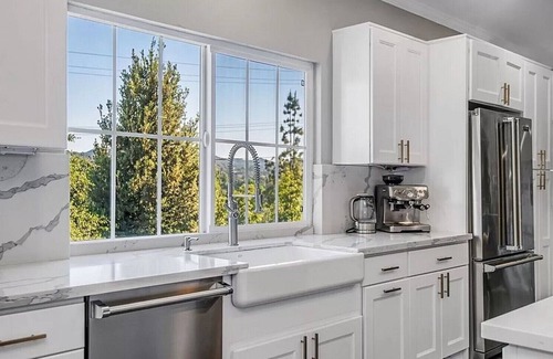 Woodland Hills House | Stunning 4,000+ sqft Multi-Level 5 Bed /5 Bath Home - Amazing Location & Price!