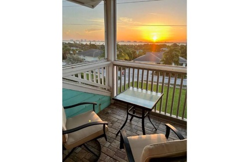 Jensen Beach House | Stunning 4/3 w/Heated Pool, Water View & Arcade!