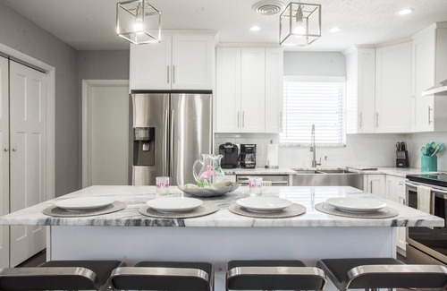 Hollywood Hills Villa | STUNNING 4/3 W PRIVATE POOL IN HOLLYWOOD , FREE PARKING