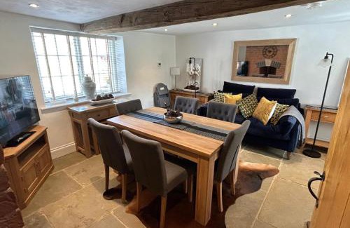 Winkhill House | Stunning 4 Bed Peak Dist Farmhouse Alton Towers