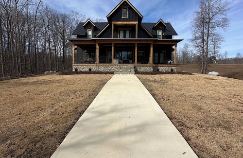 Double Springs House | Stunning 4-bedroom house with amazing outdoor space and dock in Double Springs.