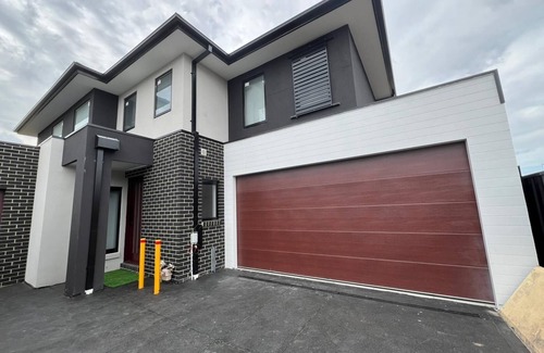 Carrum Downs House | Stunning 4 Bedroom Townhouse with all you need for perfect stay .