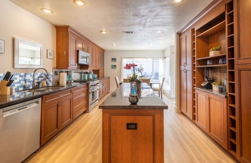 Mission Viejo House | Stunning 4 Bedroom 1 Level- Pool, Spa, Grass Yard, Fire Pit, Garage, BBQ