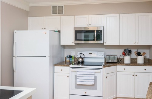 Andover House | Stunning 4 Bedroom,2.5 Baths abuts Phillips Academy, walk to Town and Train