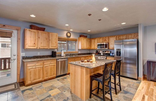 Bear Hollow Village House | Stunning 4 Bedroom Canyons Home*Hot Tub*Sleeps 10