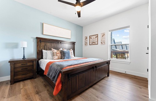 Hollister Cabin | Stunning 4 bedroom home! Indoor and Outdoor pool! Hot Tub!