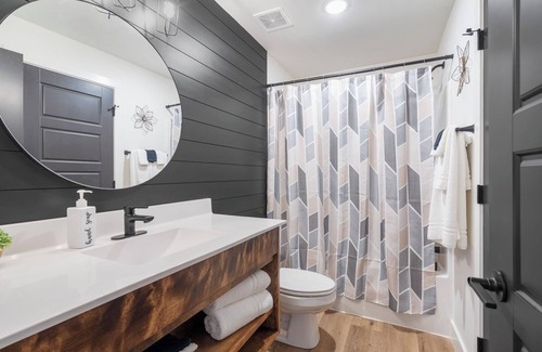Hollister Cabin | Stunning 4 bedroom home! Indoor and Outdoor pool! Hot Tub!