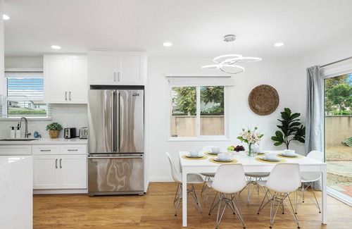 Riverview West House | Stunning 4-bedroom house in charming Santa Ana with fully fenced yard