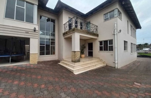 KwaDukuza House | Stunning 4-bedroom house in wonderful Stanger Manor with WiFi, AC