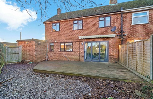 Rugby House | Stunning 4 Bedroom Home with Parking in Rugby