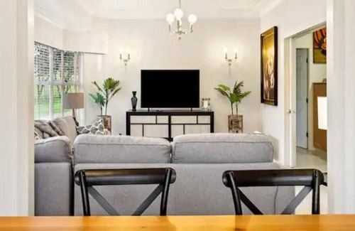 Karaka House | Stunning 4 Bedroom Home in Tranquil Rural Karaka