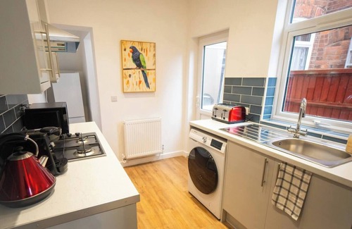Crewe House | Stunning 4 bedroom House in Crewe Town Centre