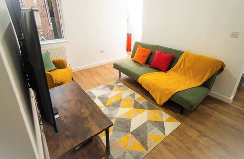 Crewe House | Stunning 4 bedroom House in Crewe Town Centre