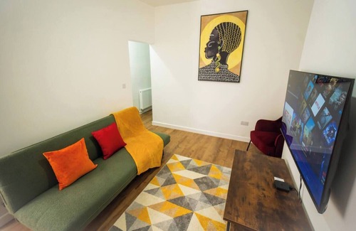 Crewe House | Stunning 4 bedroom House in Crewe Town Centre