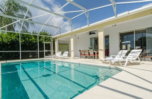 Bridgewater Crossing Villa | Stunning 4 bedroom pool villa set on a tranquil lake just minutes from Disney