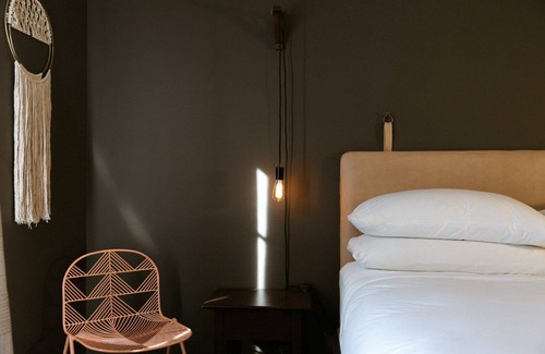 Rutledge Hill Hotel | Stunning 4 Bedroom Suite: Downtown Nash, Full Kitchen/Living, Sleeps 12