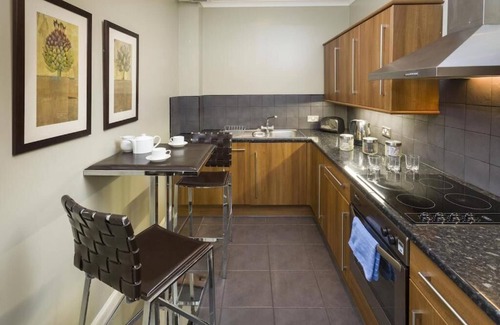 Cantelowes House | Stunning 4 Bedrooms House + Garden in Heart of London