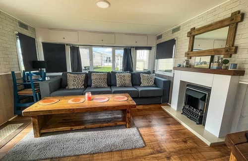 Scratby House | Stunning 4 berth caravan in seaside village of Scratby, Norfolk ref 19150S